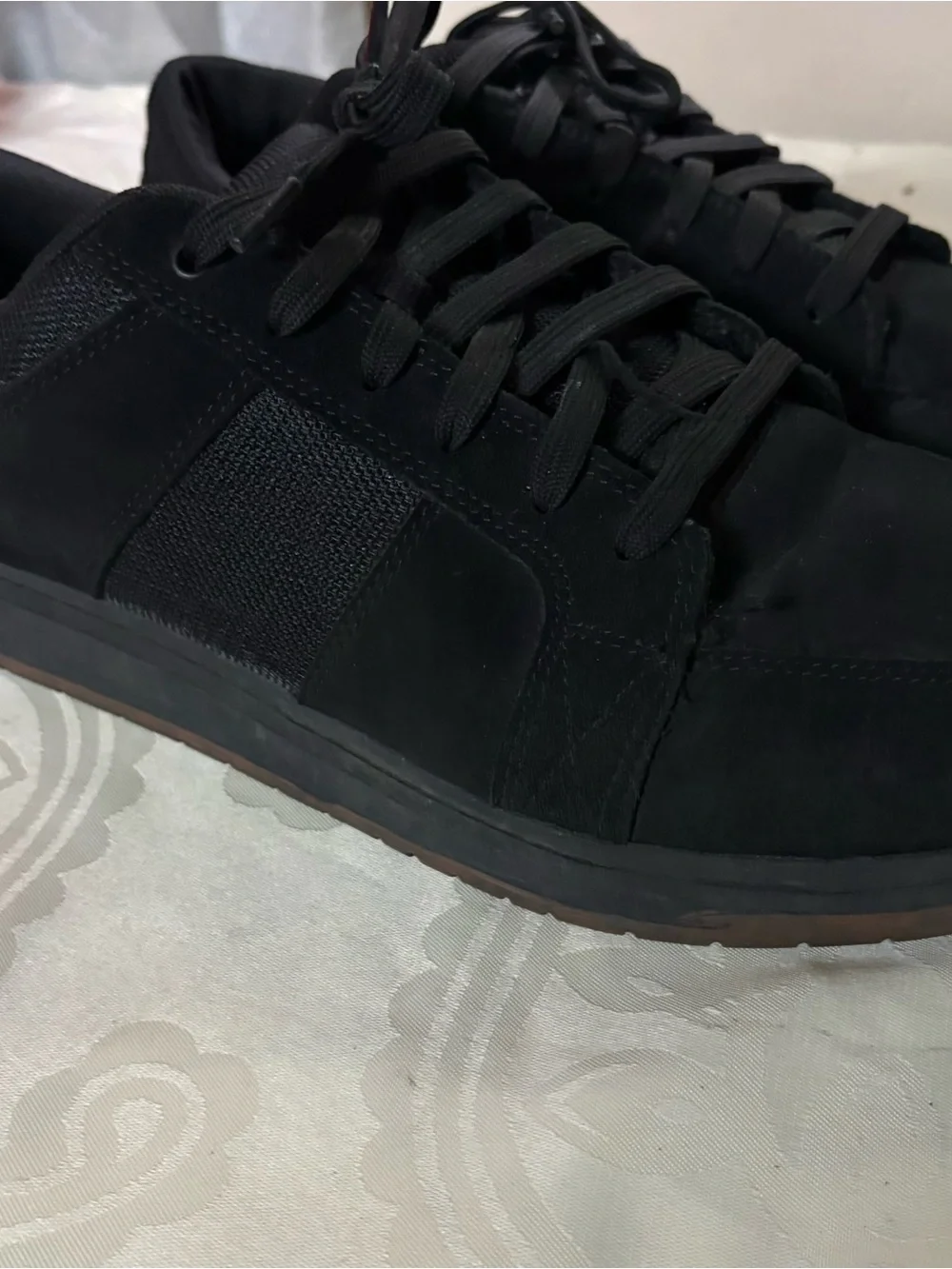 Brahma men’s Grate 11 steel toe work shoe featuring a black suede design size 12